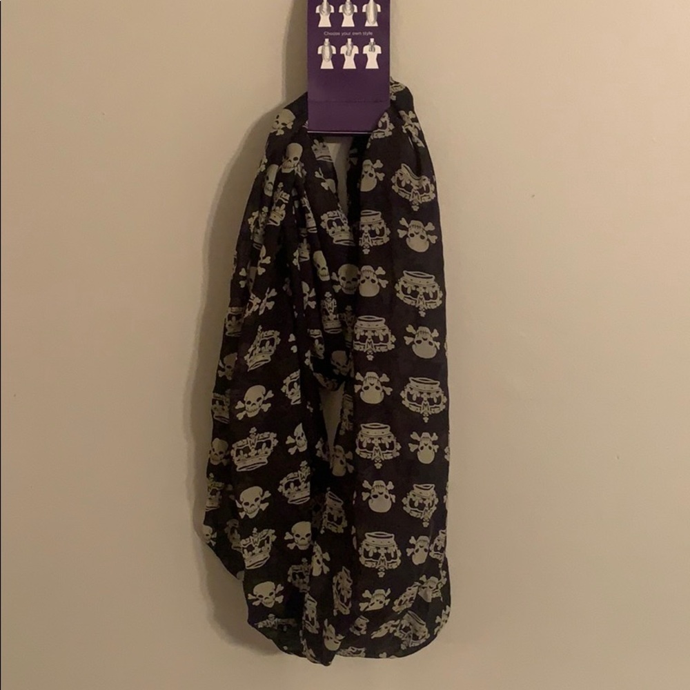 Black Skull & Crown Scarf
